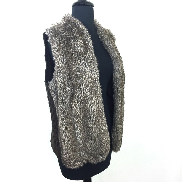 ↓ $27 Sebby Faux Fur Vest Size L - Picture 2 of 7